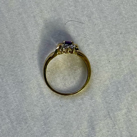 10K Gold Ring with Purple Stone - Picture 2 of 4